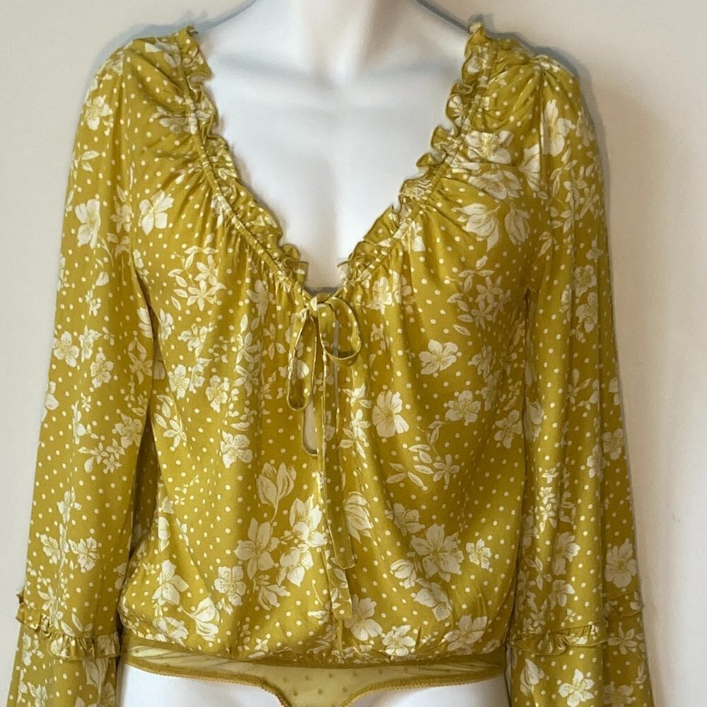 Free People SZ S NWT yellow & white floral peasant style bodysuit bell sleeve